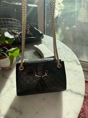 GUCCI BLACK GUCCISSIMA EMILY SMALL CHAIN SHOULDER BAG